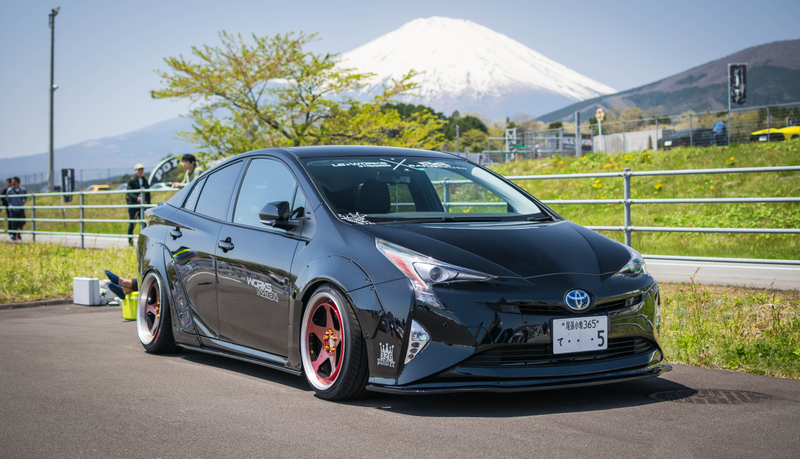 Illustration for article titled This Parking Lot Party Reveals Just How Wild Japan's Tuner Scene Can Get